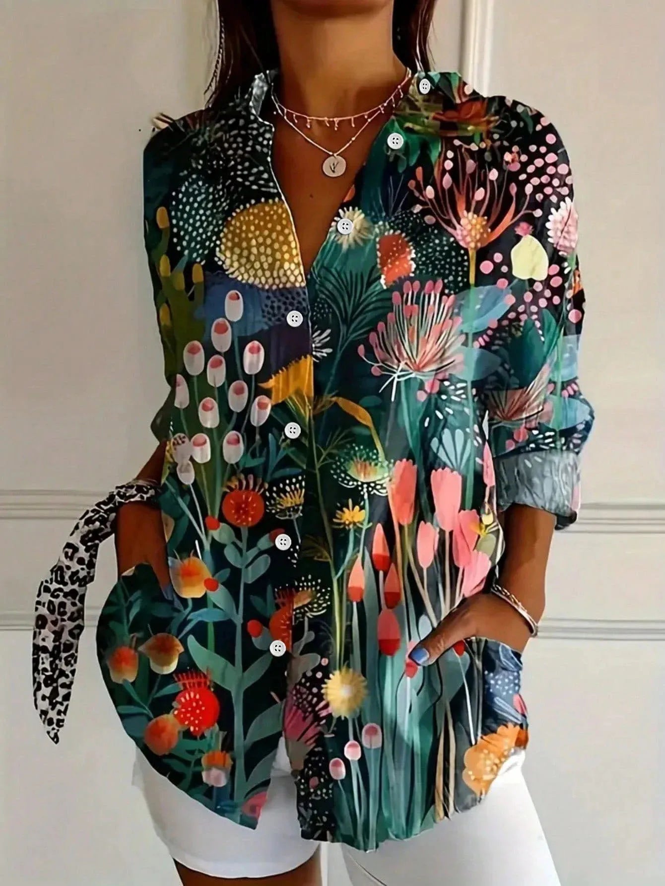 Simona | Färgglad blus med livfullt mönster